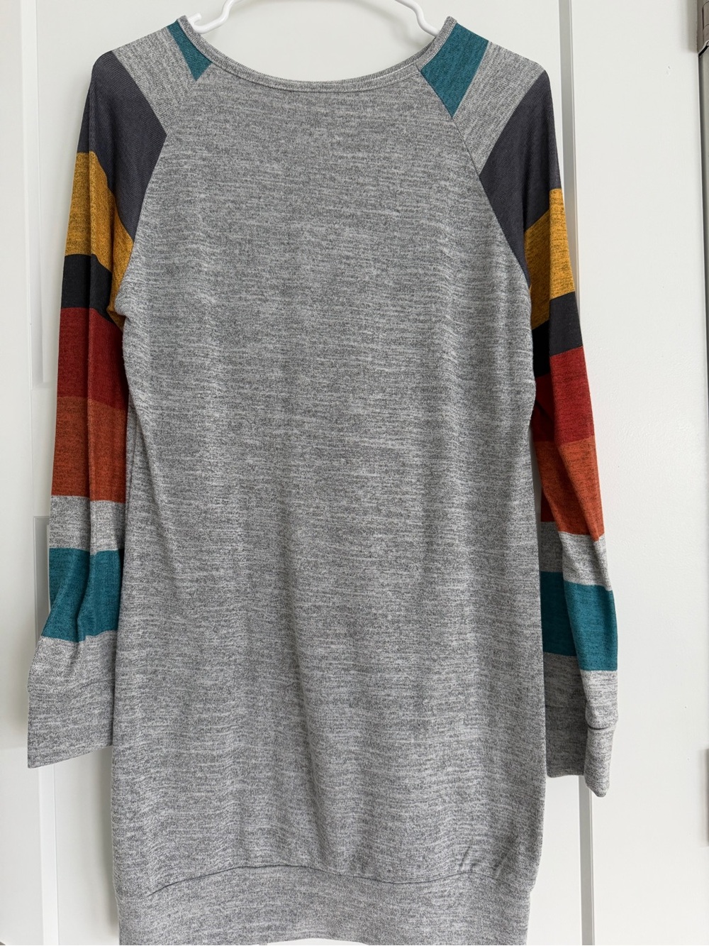 Women's Grey Pullover Sweater with Colorblock Stripe Sleeves